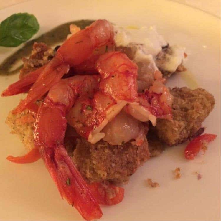 Gamberi rossi scottati su caponata napoletana e fior di latte